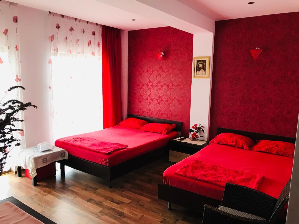 Vila Orange Hotel Navodari Bagian luar foto
