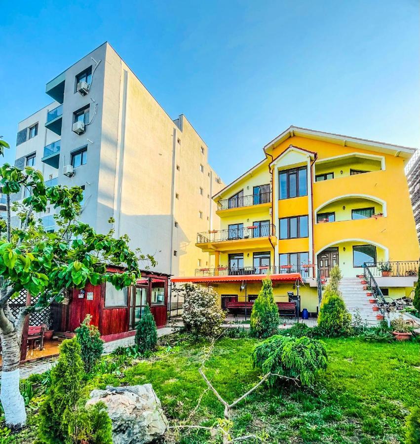 Vila Orange Hotel Navodari Bagian luar foto