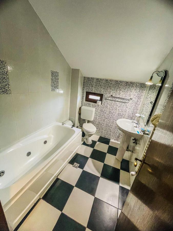 Vila Orange Hotel Navodari Bagian luar foto