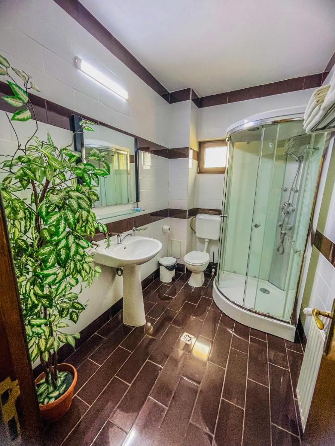 Vila Orange Hotel Navodari Bagian luar foto