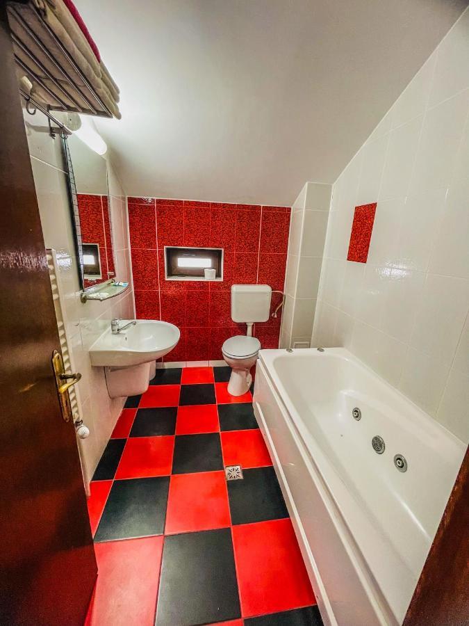 Vila Orange Hotel Navodari Bagian luar foto