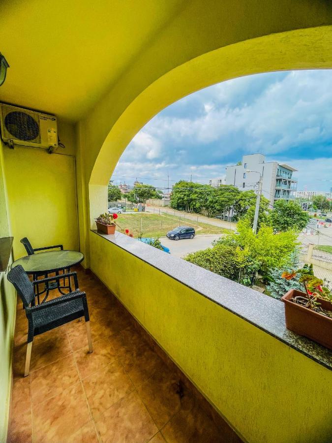 Vila Orange Hotel Navodari Bagian luar foto