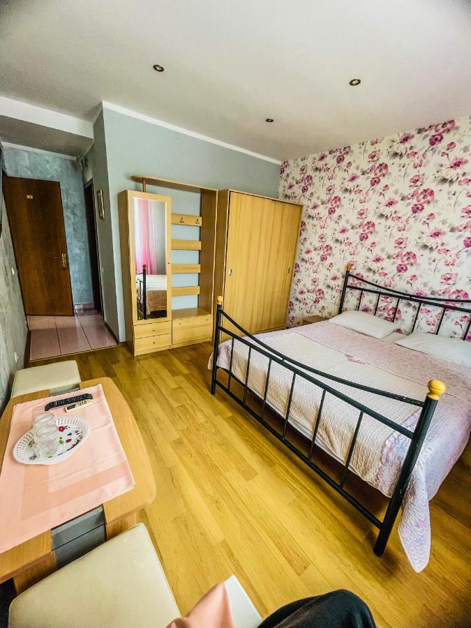 Vila Orange Hotel Navodari Bagian luar foto