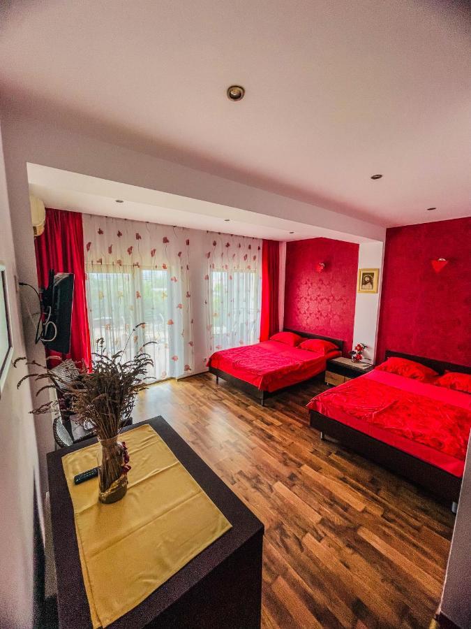 Vila Orange Hotel Navodari Bagian luar foto