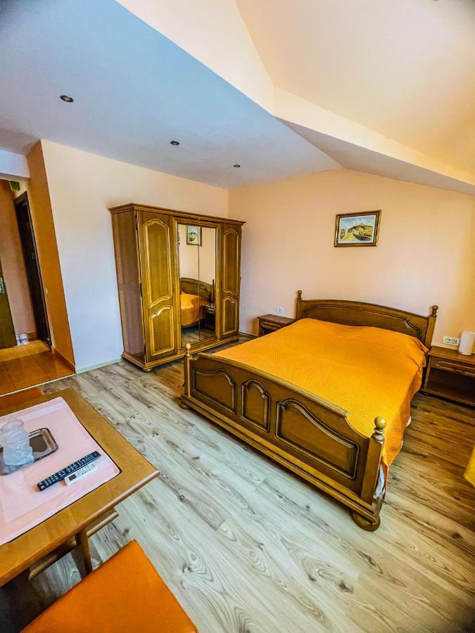 Vila Orange Hotel Navodari Bagian luar foto