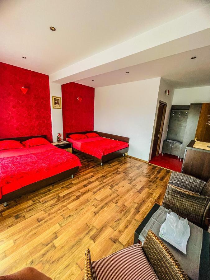 Vila Orange Hotel Navodari Bagian luar foto