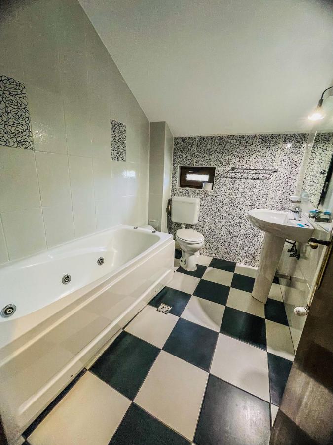 Vila Orange Hotel Navodari Bagian luar foto