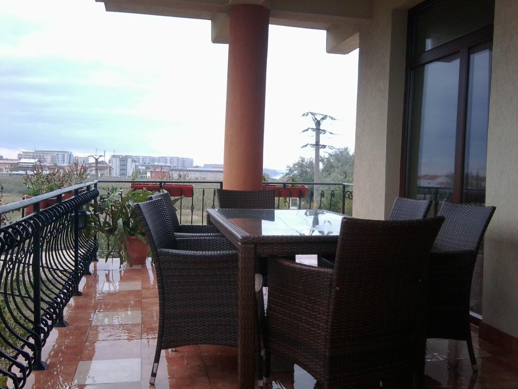 Vila Orange Hotel Navodari Bagian luar foto