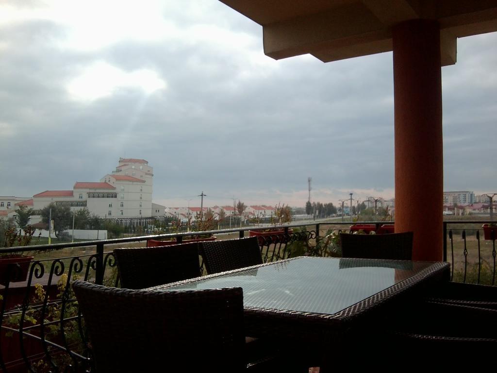 Vila Orange Hotel Navodari Bagian luar foto